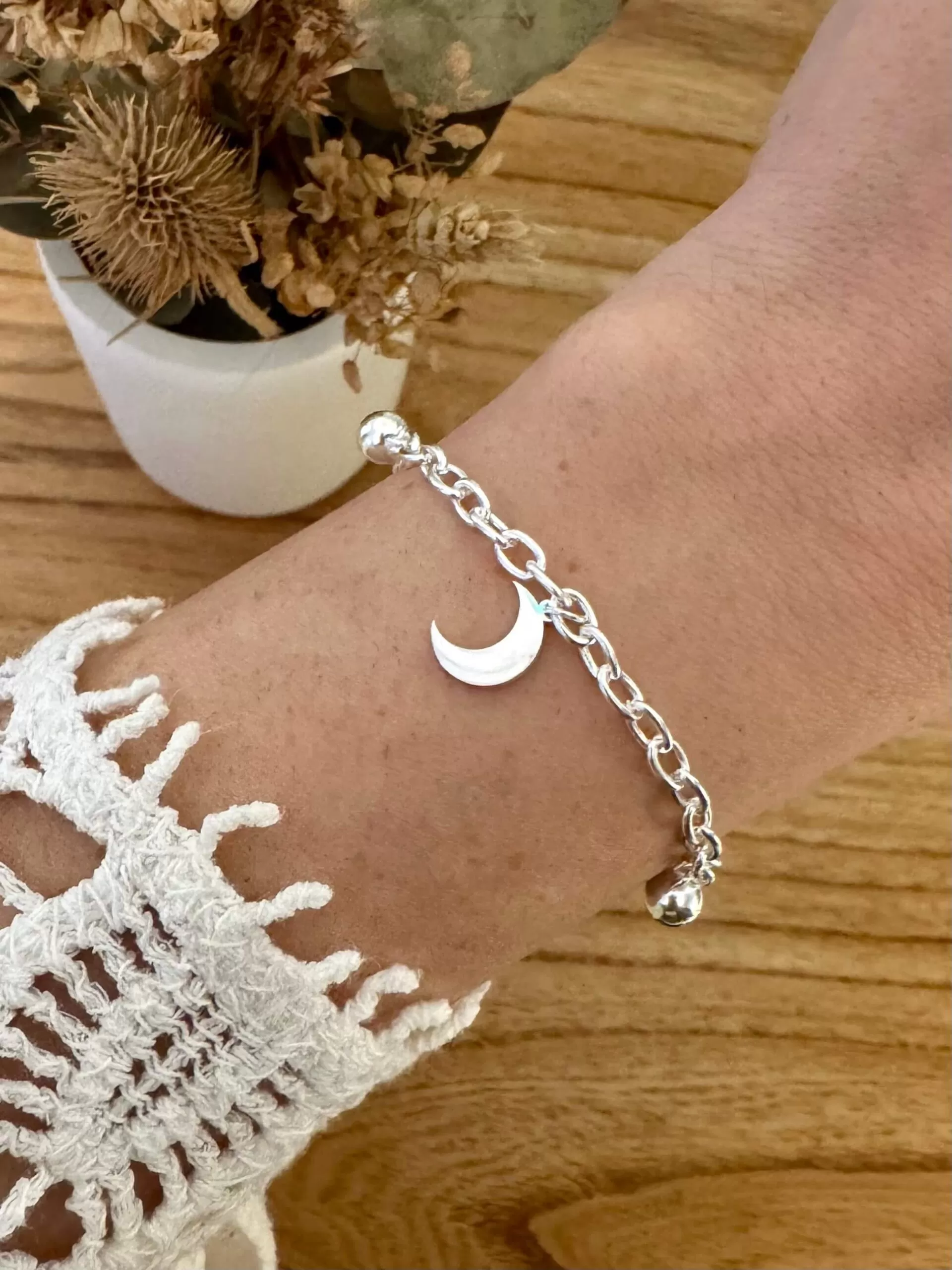 Pulsera lunas colgantes