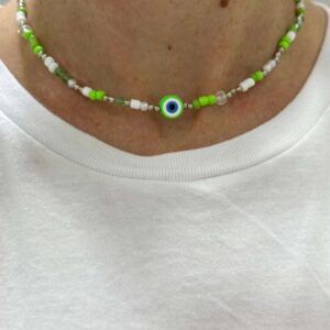 Collar verde con ojito protector 40 cm.