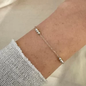 Pulsera con bolitas