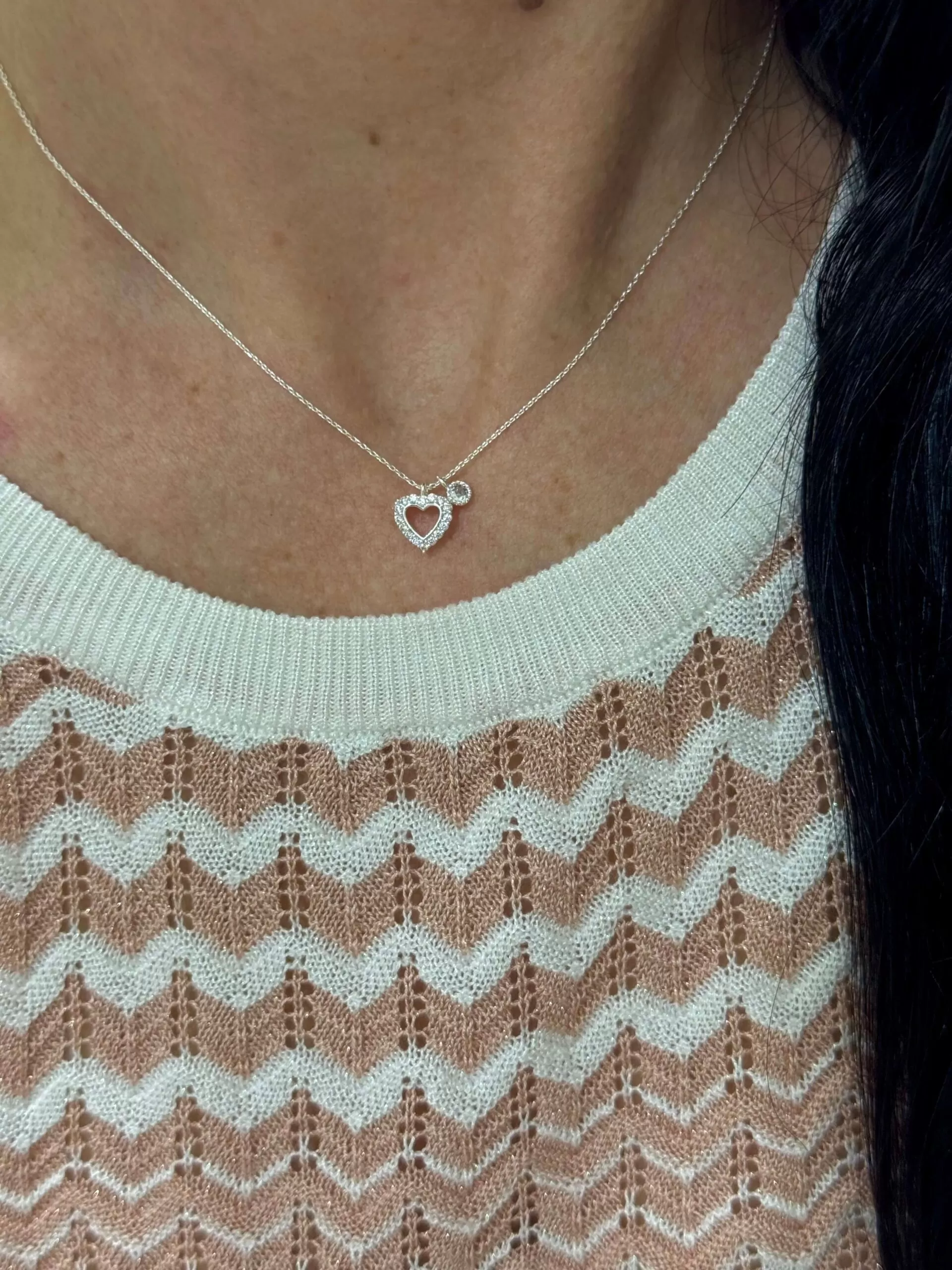 Collar corazón calado