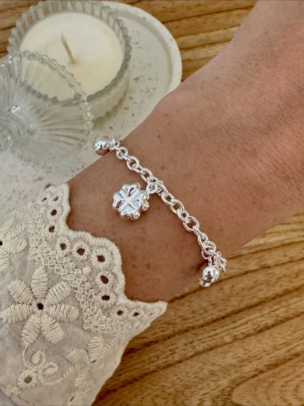 Instagram post from samaraaccesorios.ok. This post is in position 3.