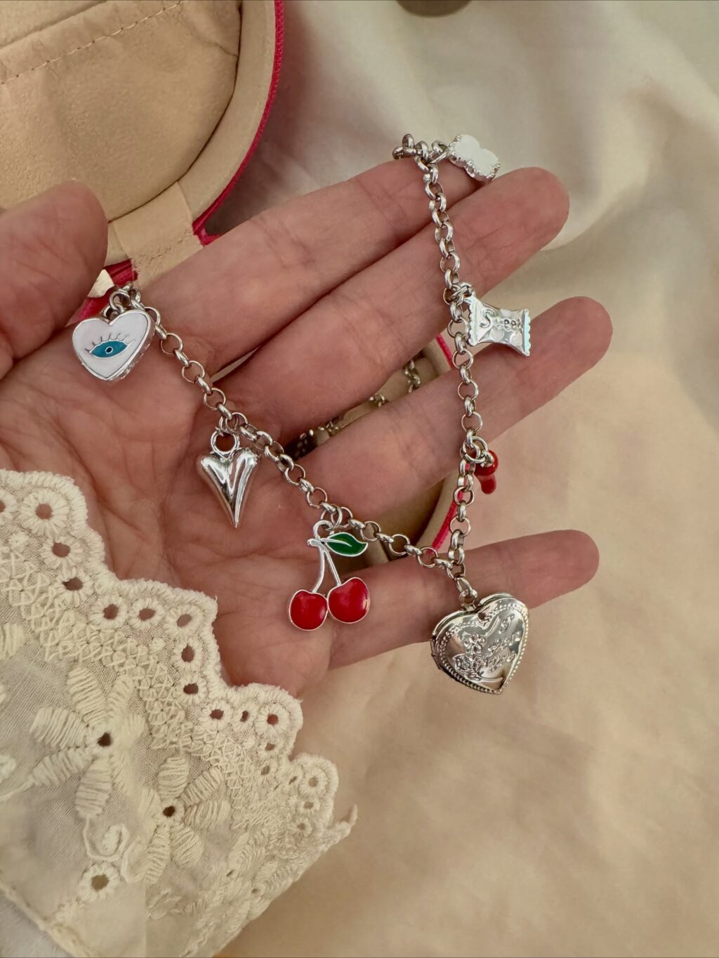 Instagram post from samaraaccesorios.ok. This post is in position 2.