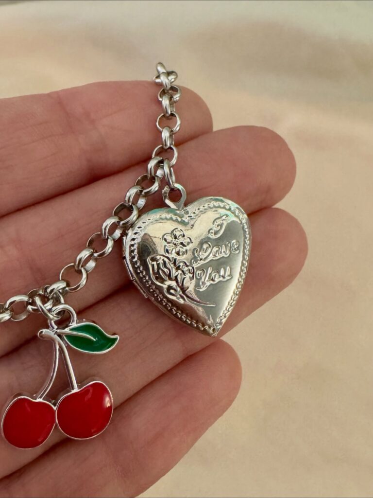 Instagram post from samaraaccesorios.ok. This post is in position 13.