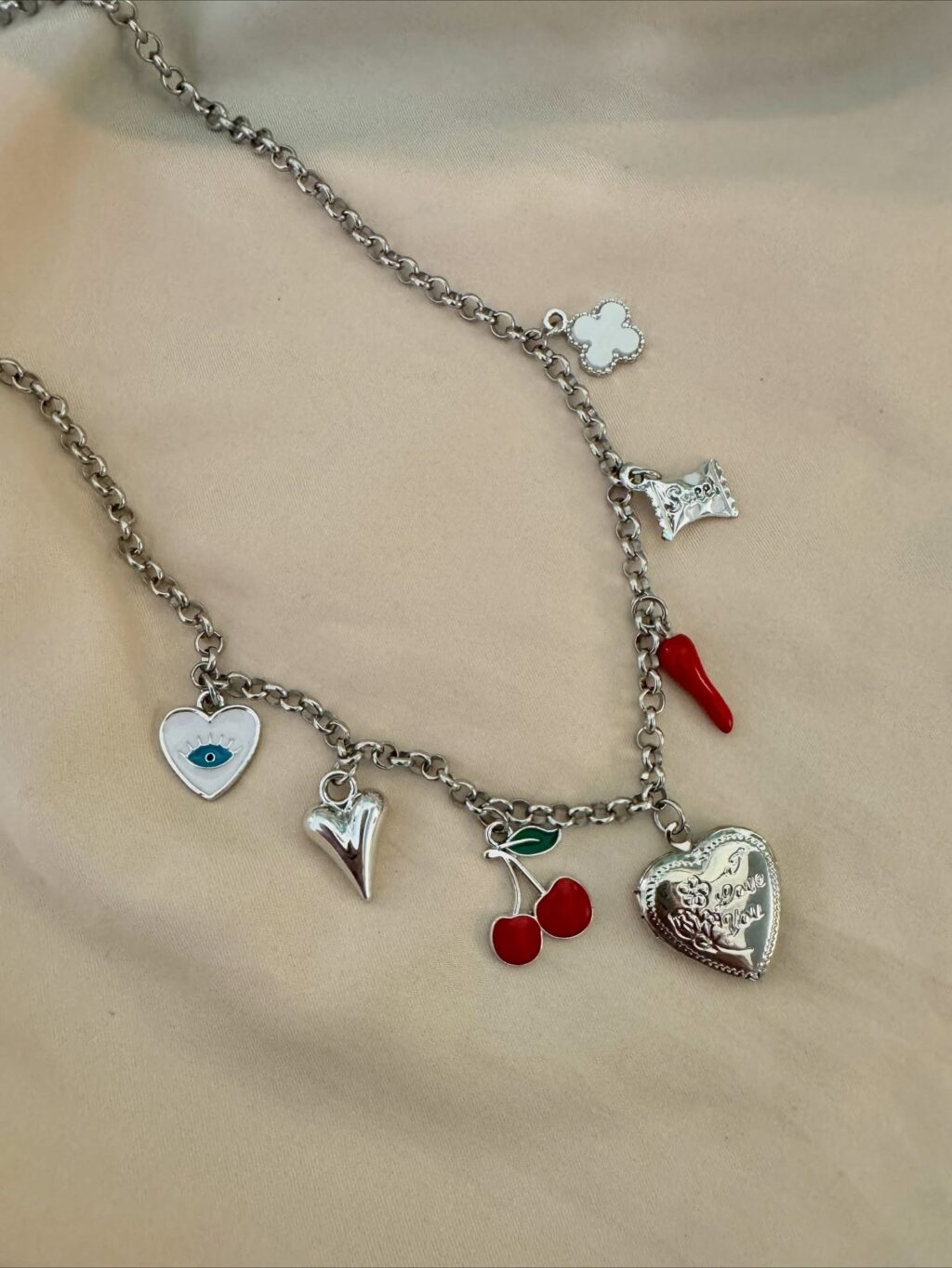 Instagram post from samaraaccesorios.ok. This post is in position 4.